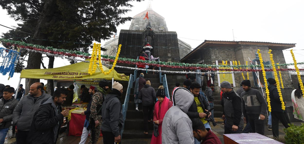 काश्मीरच्या श्रीनगरमधील प्रसिद्ध शंकराचार्य मंदिर